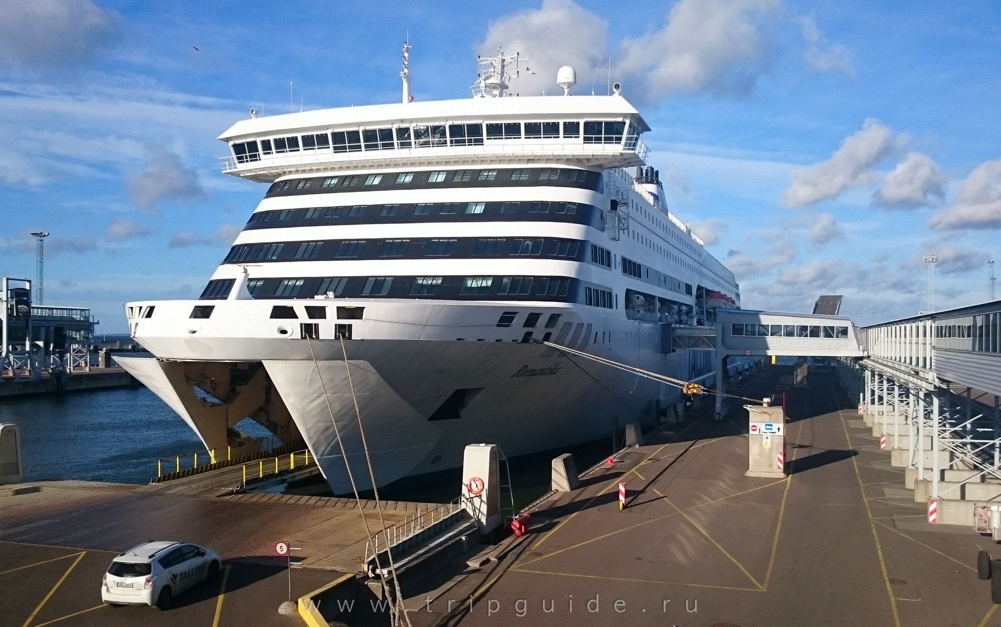 Паром Tallink Romantika, следующий по маршруту Таллин – Стокгольм Паром Tallink Romantika, следующий по маршруту Таллин – Стокгольм