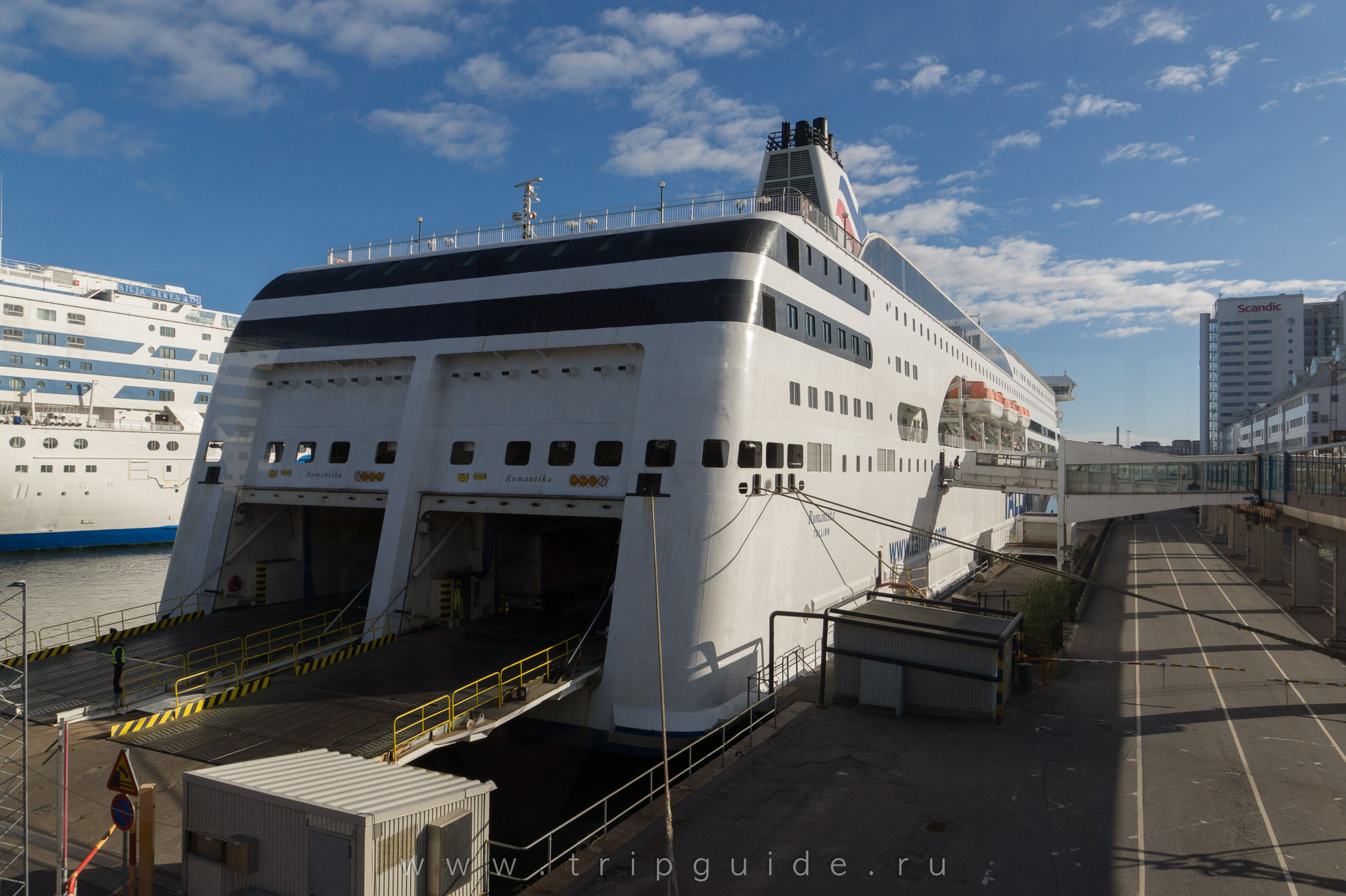 Выгрузка с парома Tallink Romantika Выгрузка с парома Tallink Romantika