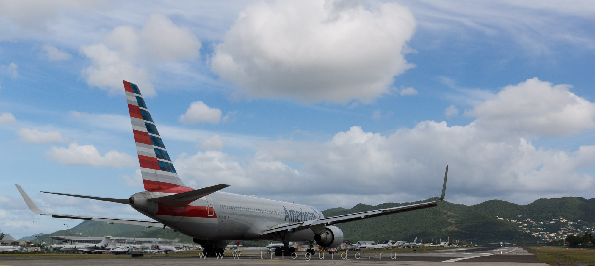 Самолет Boeing 767-300 авиакомпании American Airlines, борт. номер Т385AM, вылет в Нью-Йорк (JFK) Самолет Boeing 767-300 авиакомпании American Airlines, борт. номер Т385AM, вылет в Нью-Йорк (JFK)