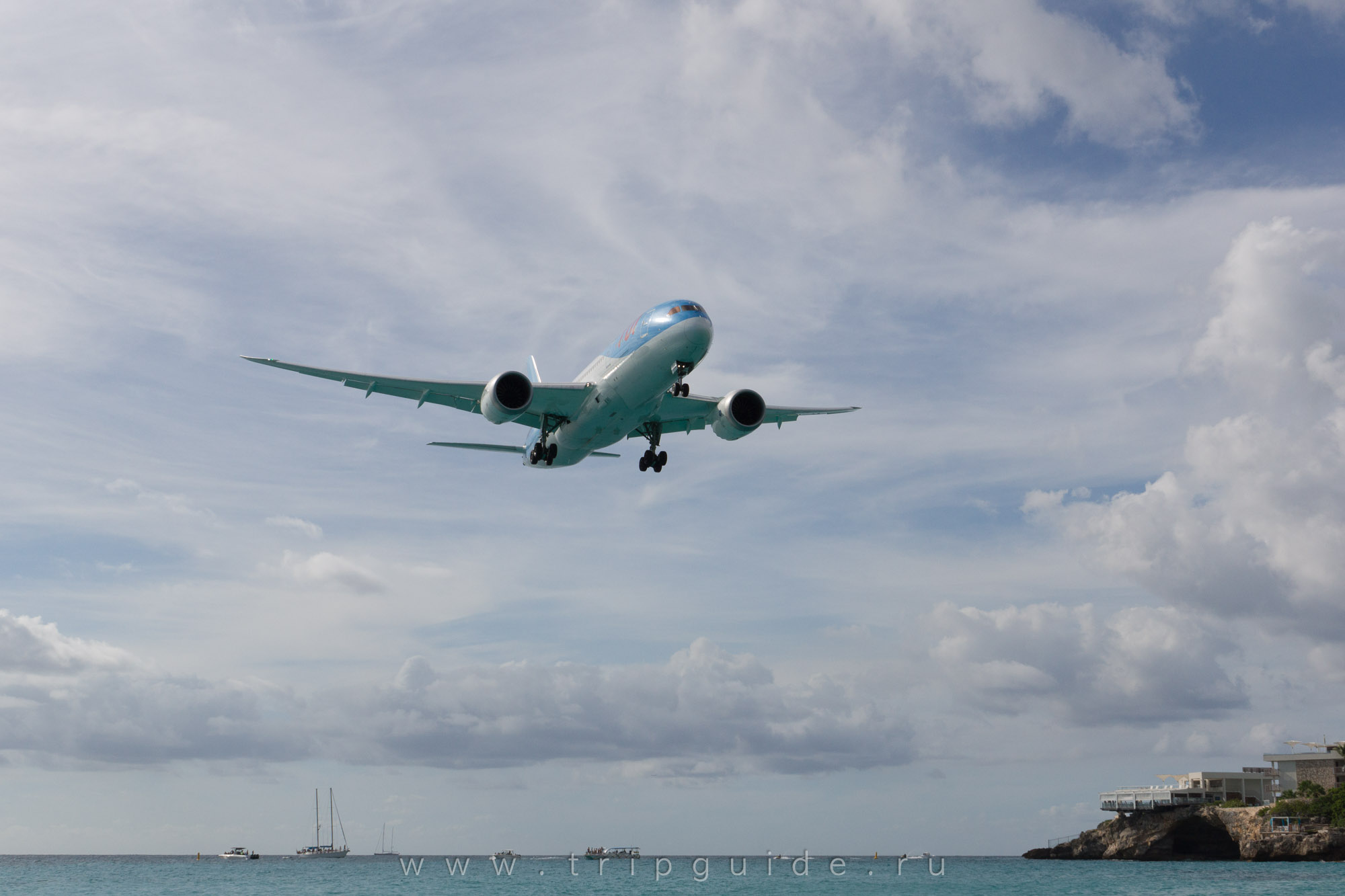 Boeing 787-8 Dreamliner авиакомпании TUI — посадка на Синт-Маартене Boeing 787-8 Dreamliner авиакомпании TUI — посадка на Синт-Маартене