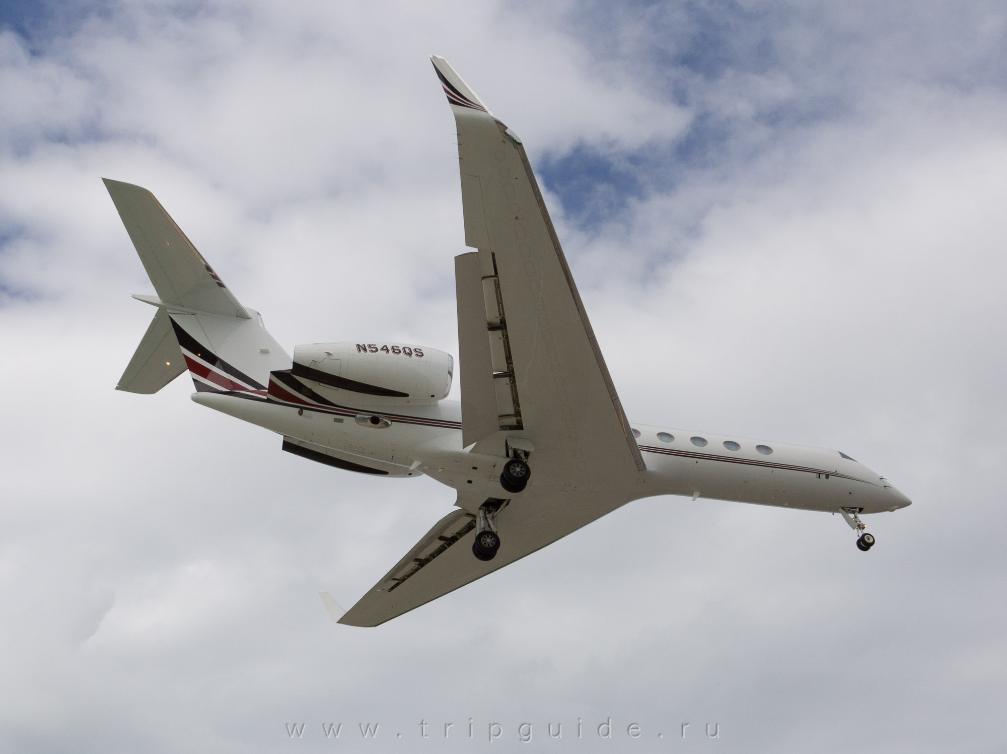 Самолет Gulfstream G550, бортовой номер N546QS компании NetJets Самолет Gulfstream G550, бортовой номер N546QS компании NetJets