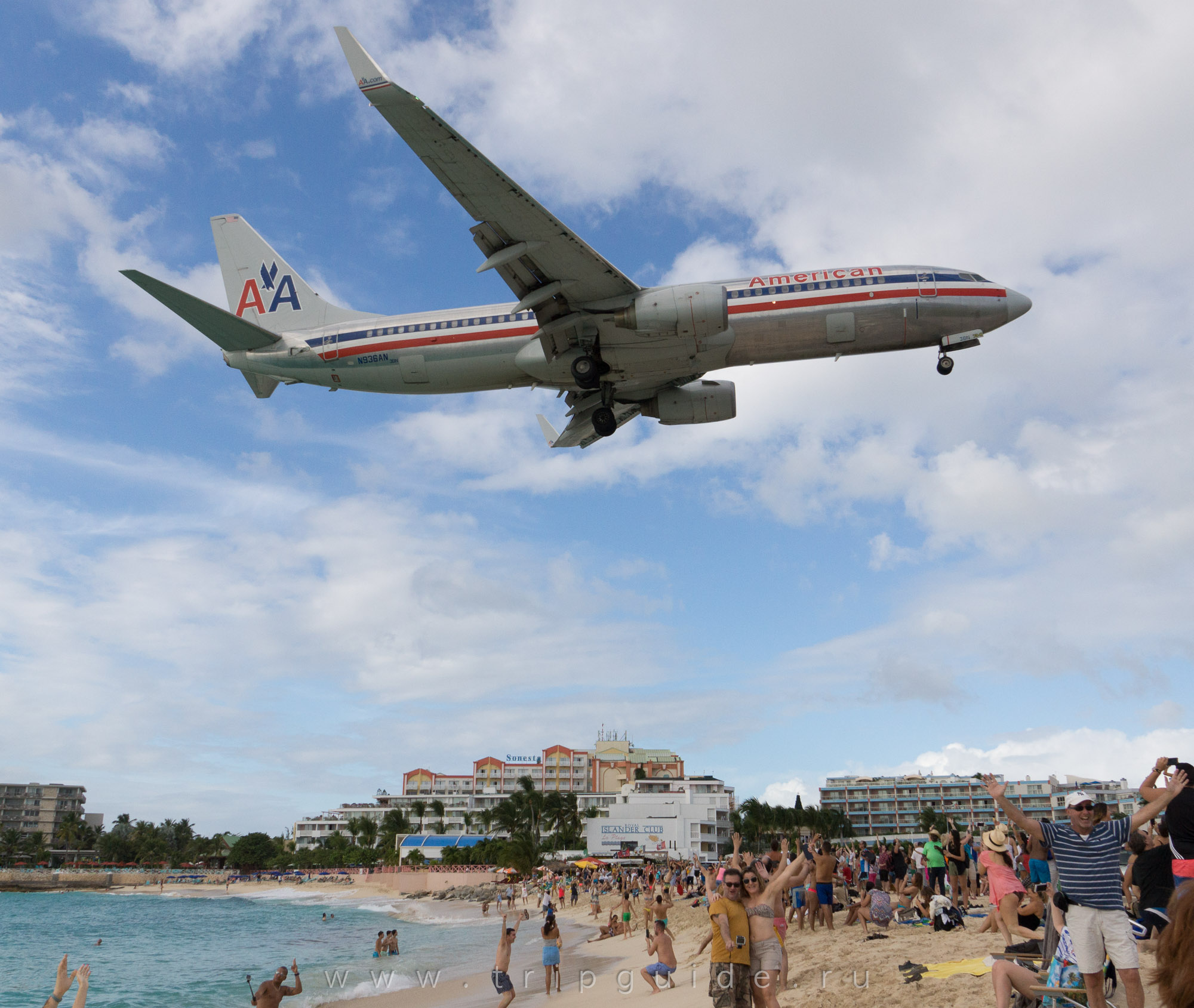 Самолет Boeing 737-823 авиакомпании American Airlines прилетел из Майами (MIA), бортовой номер N936AN Самолет Boeing 737-823 авиакомпании American Airlines прилетел из Майами (MIA), бортовой номер N936AN