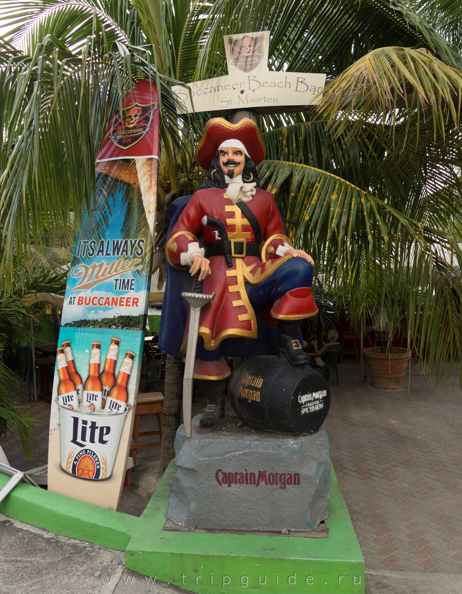 Капитан Морган у Buccaneer beach bar (Пляжного бара Пират) Капитан Морган у Buccaneer beach bar (Пляжного бара Пират)