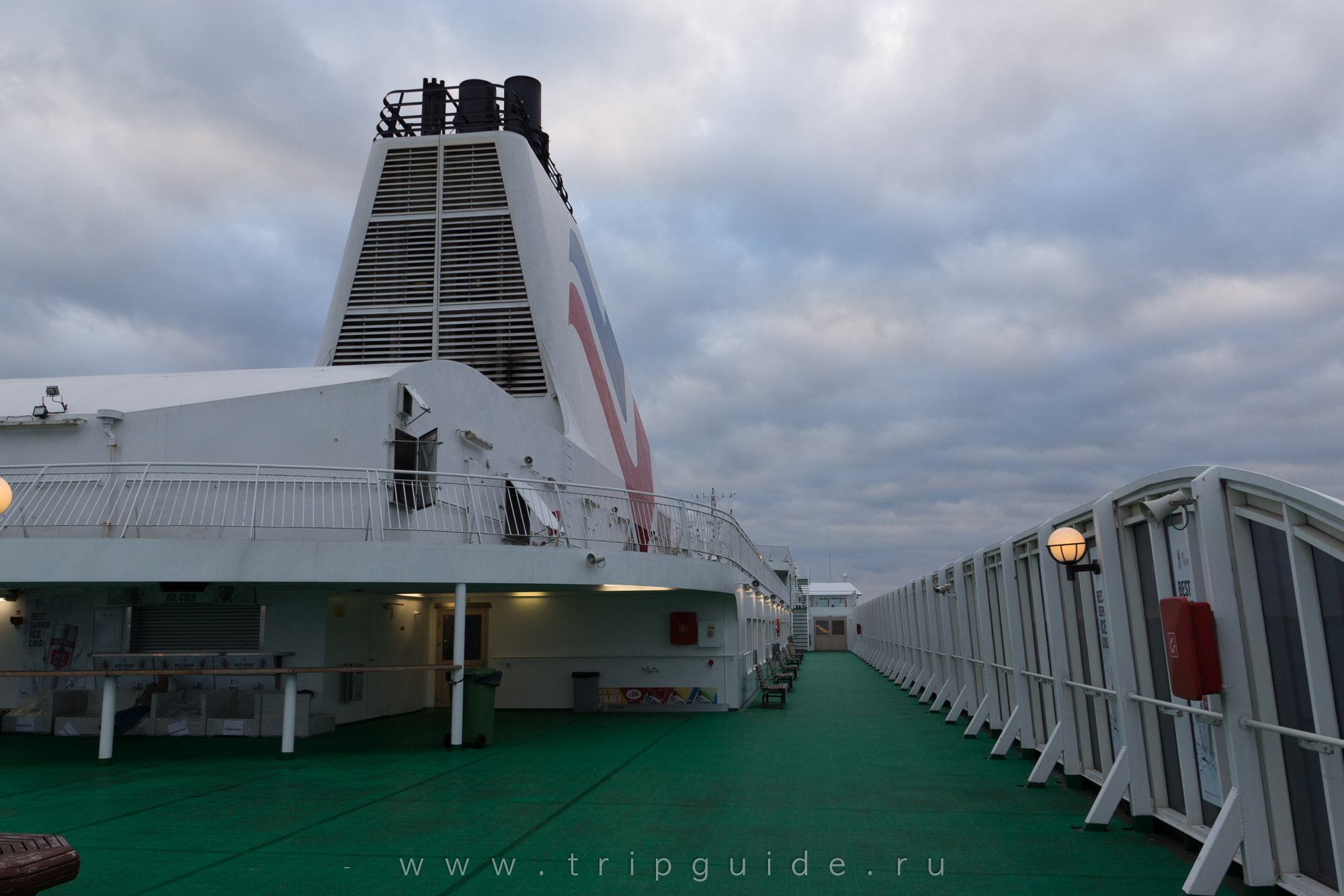 Открытая площадка на корме 9 палубы — Sun bar — Tallink Romantika Открытая площадка на корме 9 палубы — Sun bar — Tallink Romantika